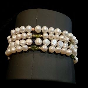 Bundle of 4 Fresh water pearl stretchy bracelets